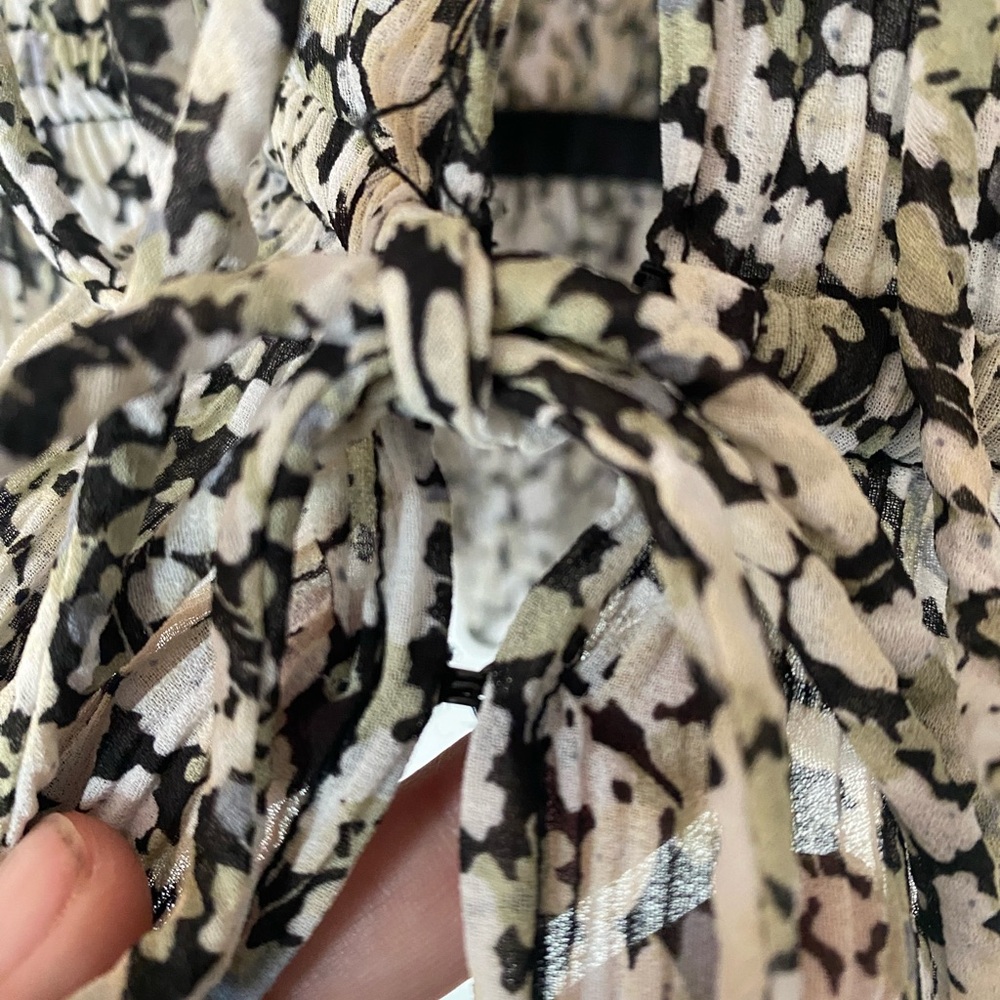ASTR The Label Floral Bubble Puff Sleeve Blouse With Ties - Picture 7 of 12